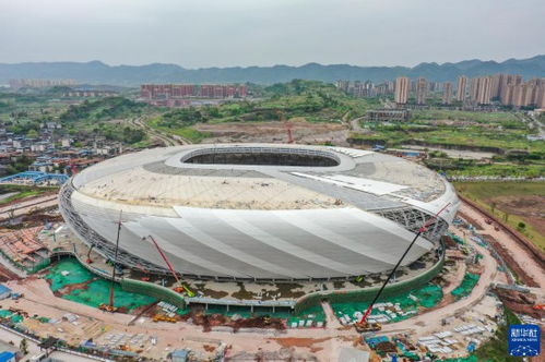 重慶龍興足球場(chǎng)進(jìn)入金屬屋面及幕墻裝飾裝修施工收尾階段